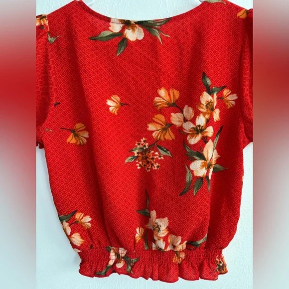 One Clothing Junior’s Blouse Red Floral Snap Closure Size Smalll - Picture 7 of 10